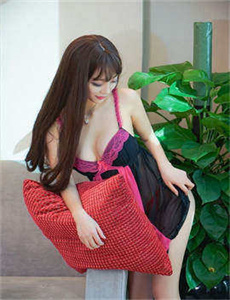 胸部丰满的妹妹