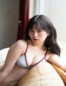 不扣纽的女孩